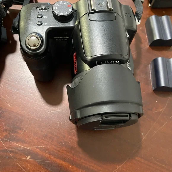 Panasonic Lumix Digital Camera DMC- FZ30 optical zoon 12X-No